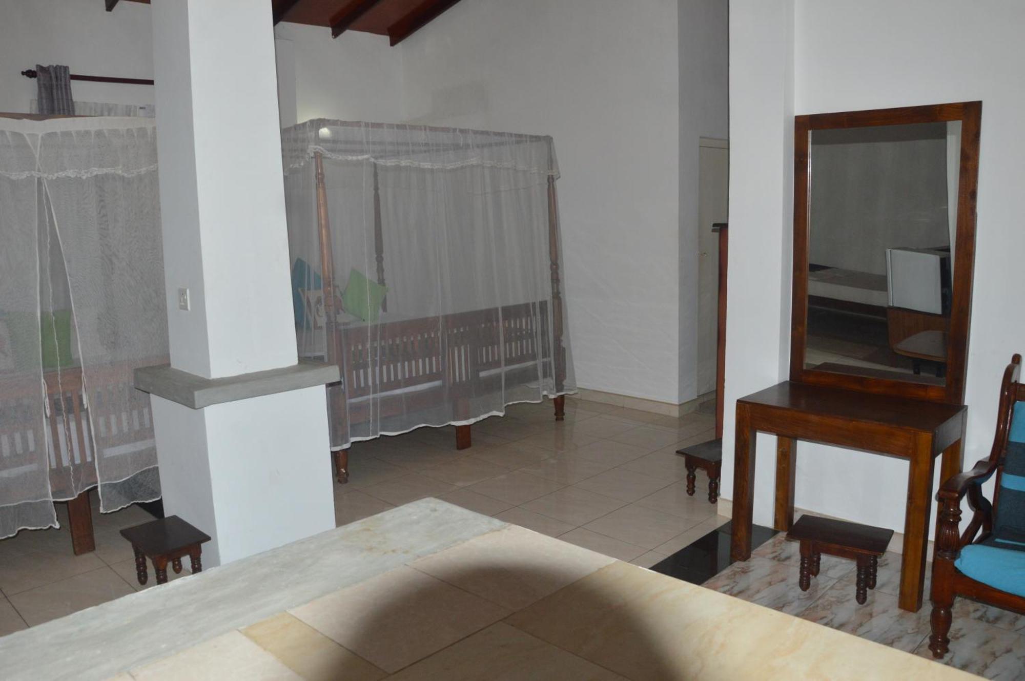 Weligama Bay View Hotel Exterior photo